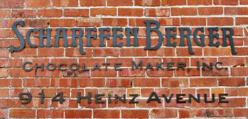 heinz avenue sign in black on brick
